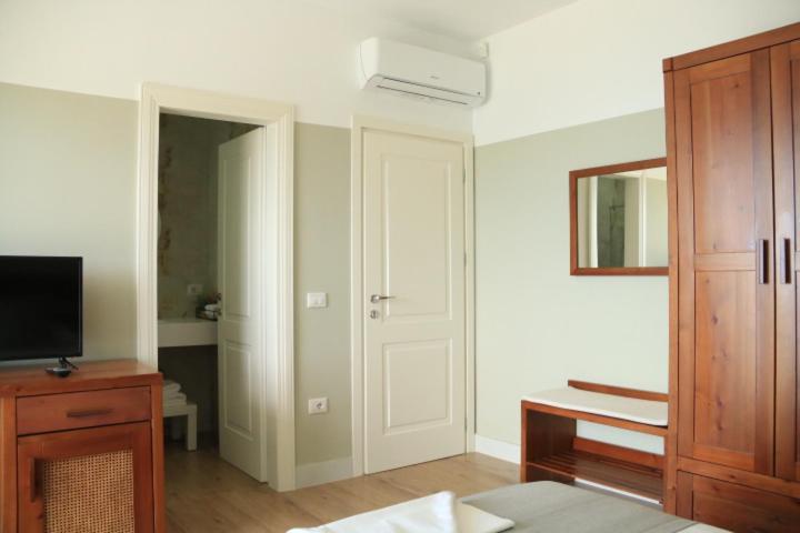 Vila 8 Hotel Himare Ngoại thất bức ảnh